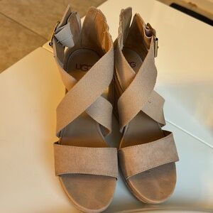 Uggs platform shoes size 9